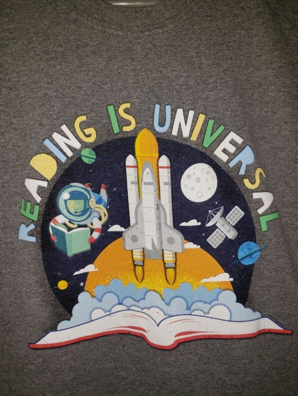 READING IS UNIVERSAL Vintage XL Mens Unisex Graphic Tee Shirt Books Literature